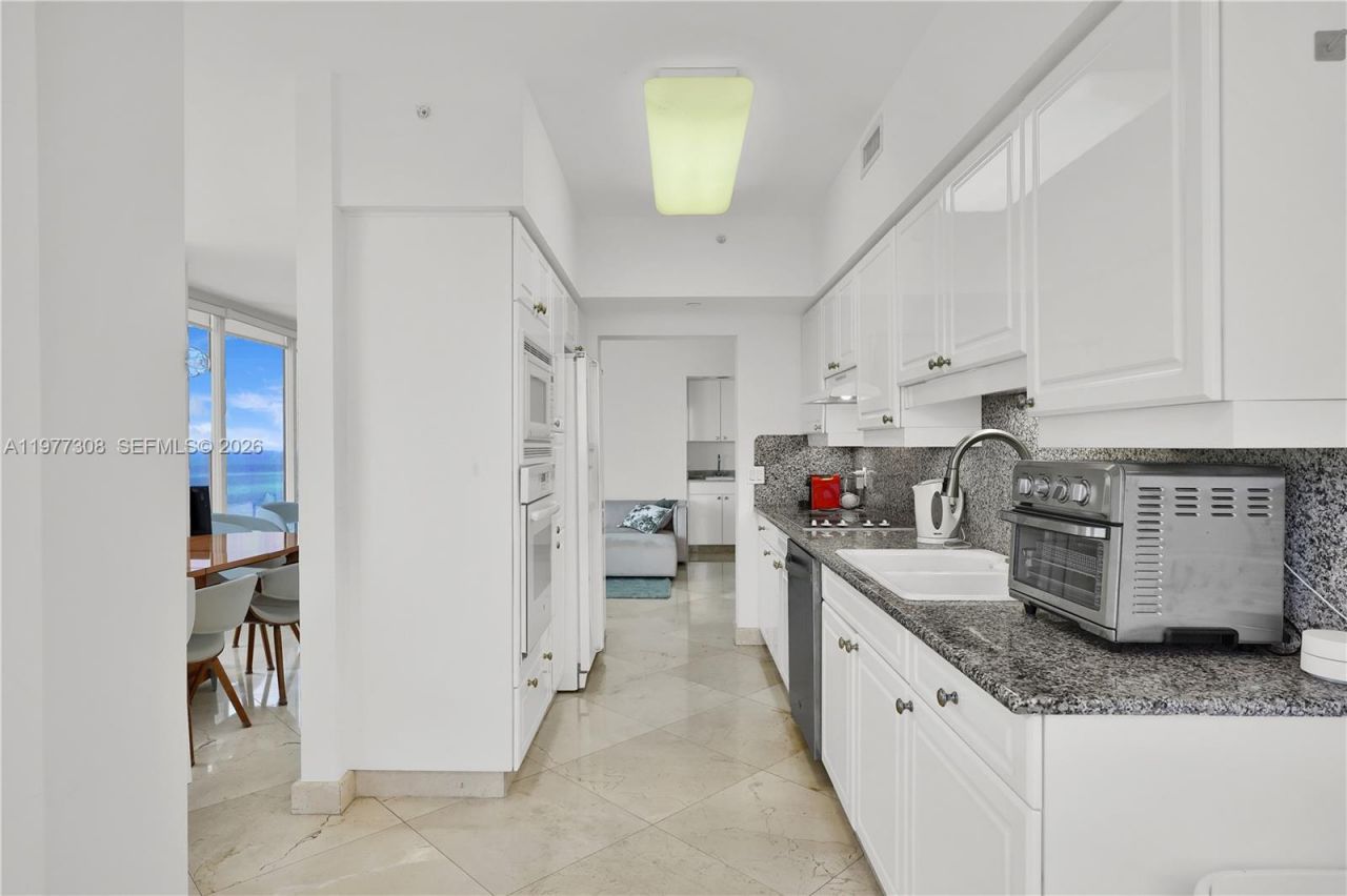 4779 Collins Ave , Unit 1007, Miami Beach, FL 33140 Photo