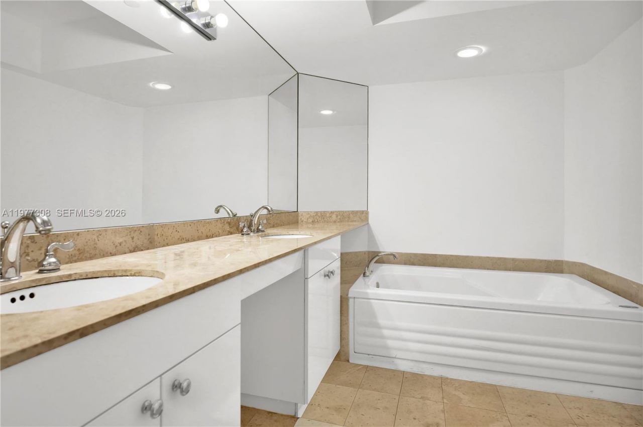 4779 Collins Ave , Unit 1007, Miami Beach, FL 33140 Photo