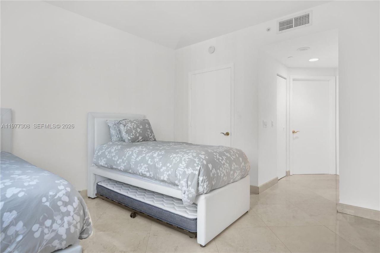 4779 Collins Ave , Unit 1007, Miami Beach, FL 33140 Photo