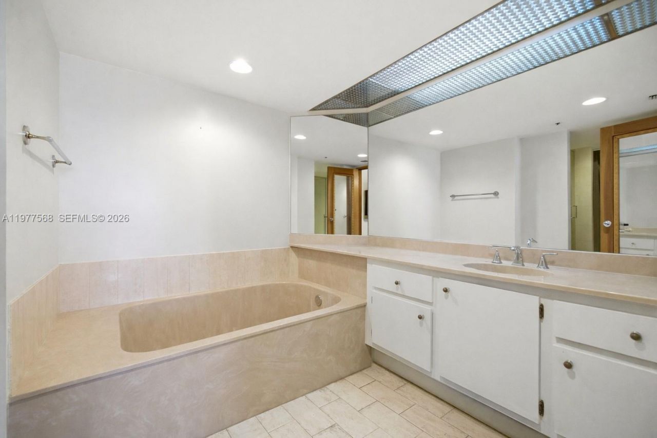 1717 N Bayshore Dr , Unit A-3354, Miami, FL 33132 Photo