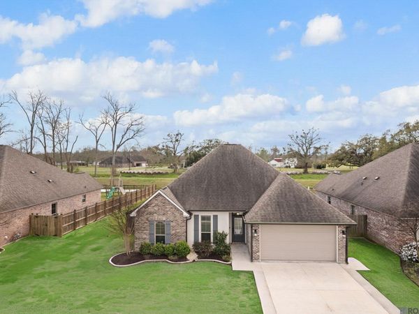 37226 Meador Ln, Geismar, LA 70734