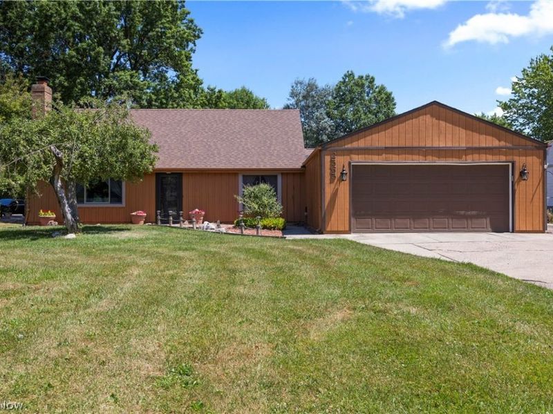 2565 Abbe Road, Sheffield Village, OH 44054 Photo 1