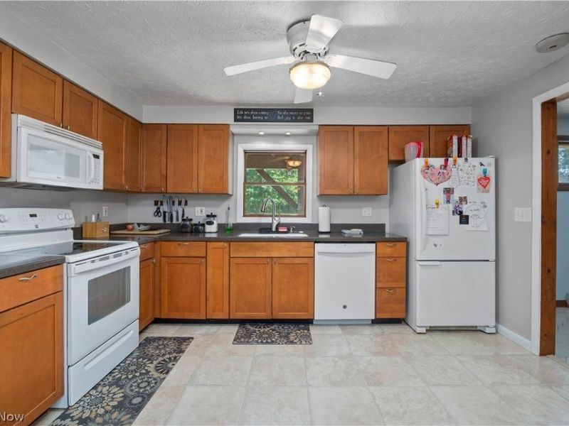 2565 Abbe Road, Sheffield Village, OH 44054 Photo 4