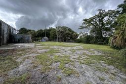 3216 Rivers Avenue photo 4