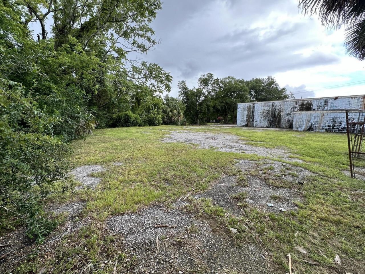 3216 Rivers Avenue Photo 5