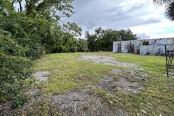 3216 Rivers Avenue photo 4