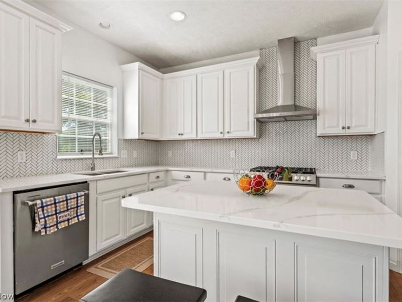 595 Jessica Lane, Wadsworth, OH 44281 Photo 12