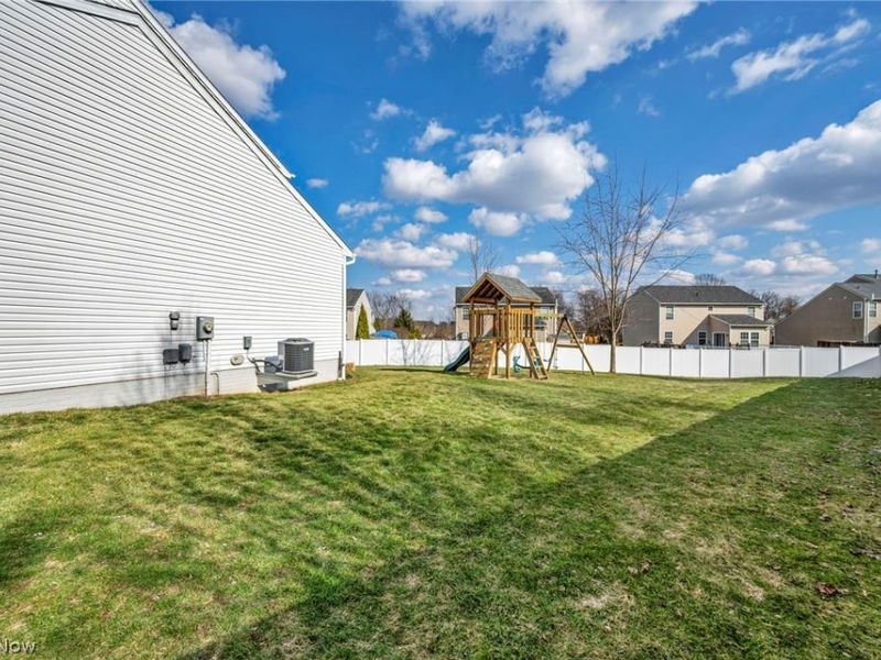 595 Jessica Lane, Wadsworth, OH 44281 Photo 4