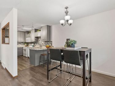 6558 Upper 35th Street N, Oakdale, MN 55128