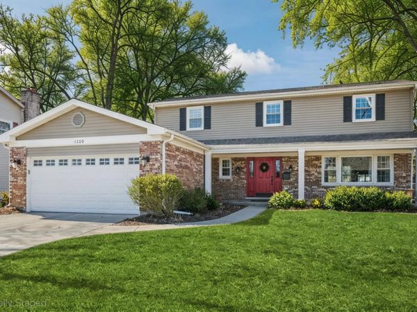 1320 N Douglas Avenue , Arlington Heights, IL 60004