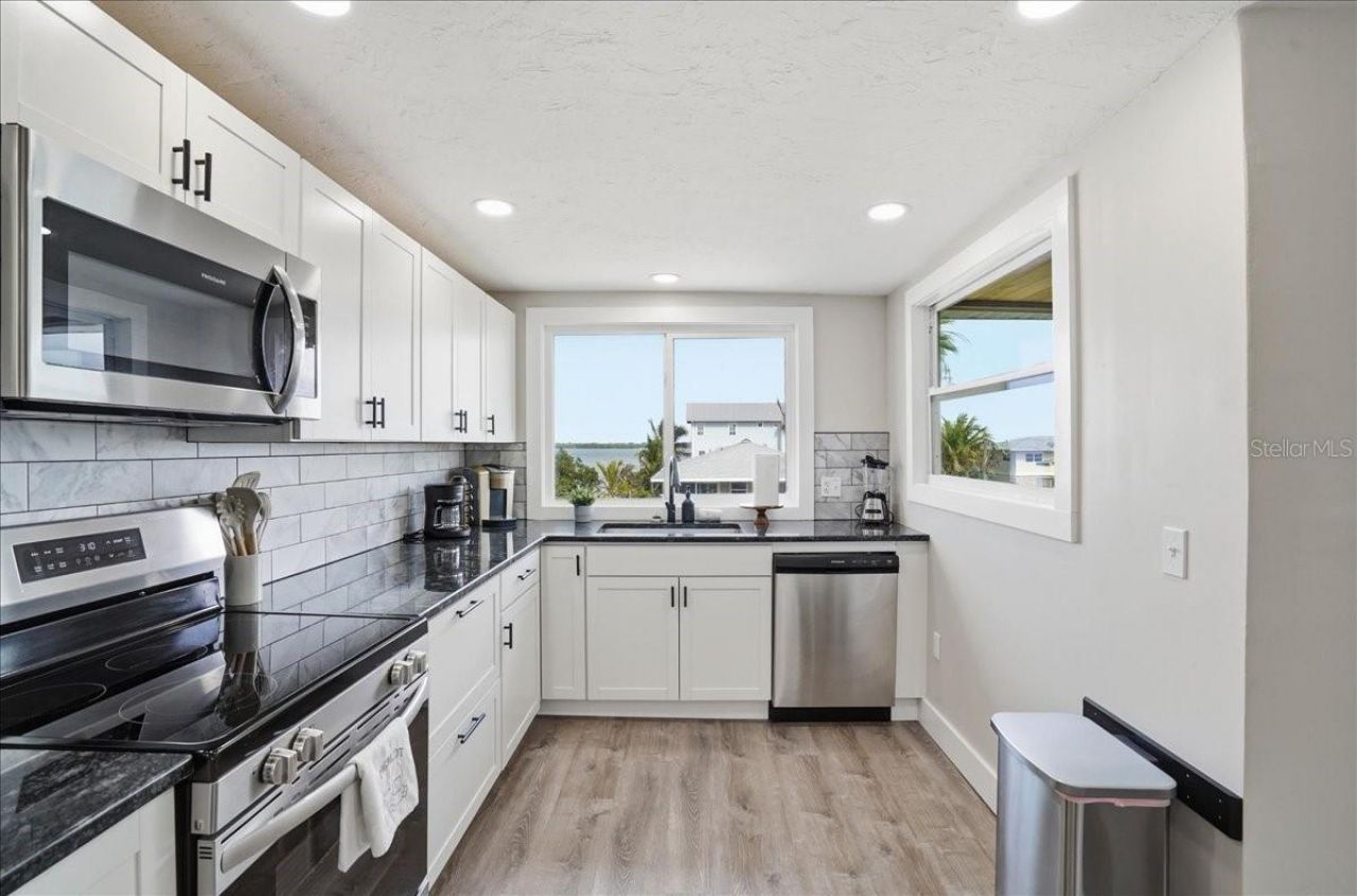 2518 Avenue B , Bradenton Beach, FL 34217 Photo