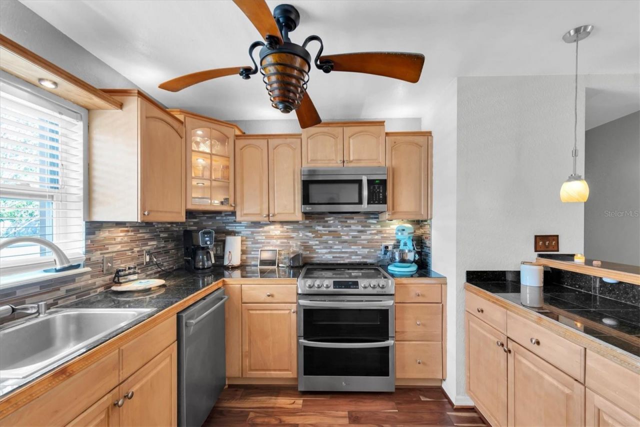 1700 74th Avenue N, Saint Petersburg, FL 33702 Photo