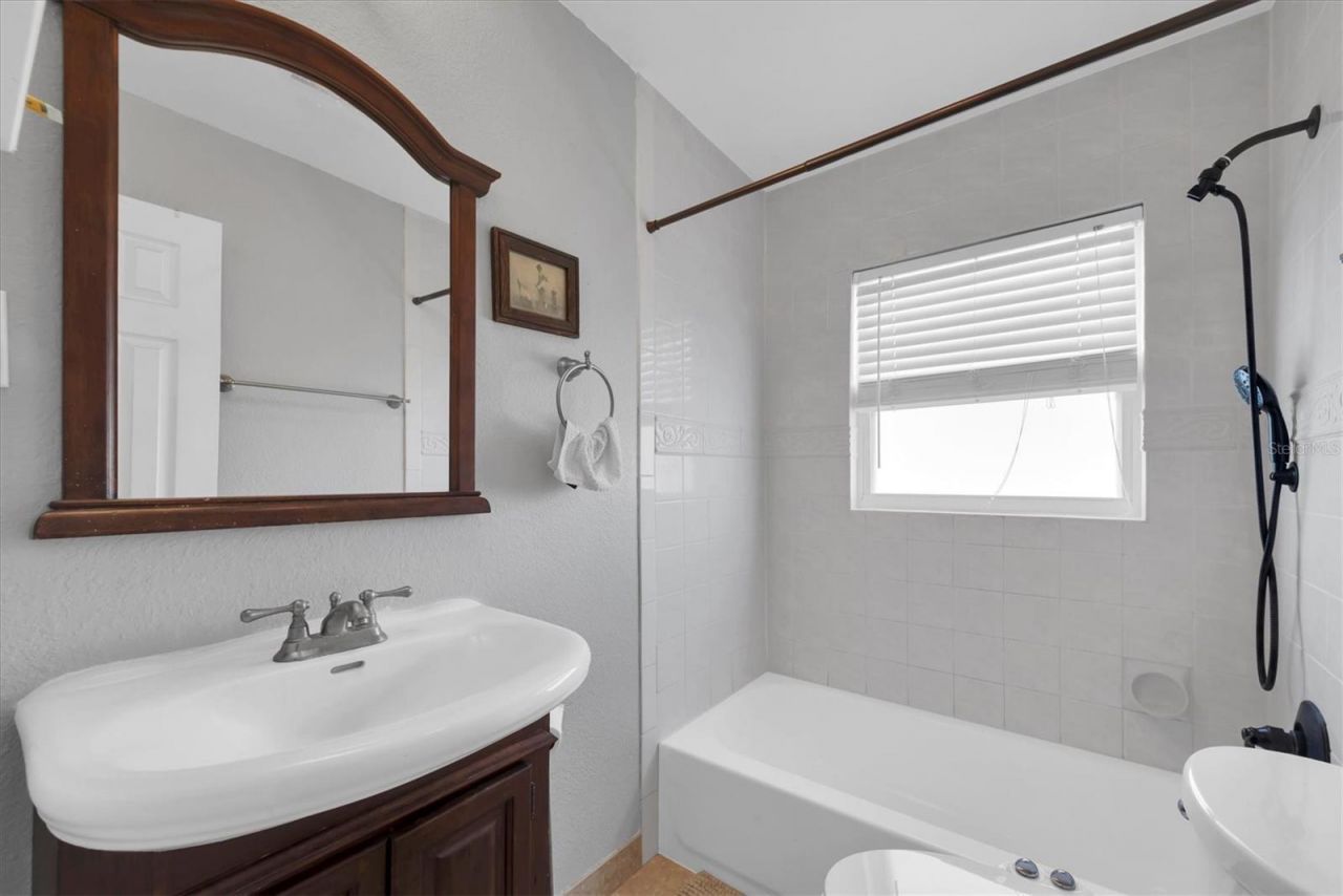 1700 74th Avenue N, Saint Petersburg, FL 33702 Photo