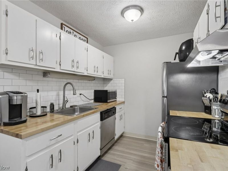 16495 Heather Lane, Unit F103, Middleburg Heights, OH 44130 Photo 11