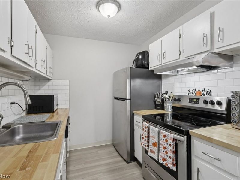 16495 Heather Lane, Unit F103, Middleburg Heights, OH 44130 Photo 12