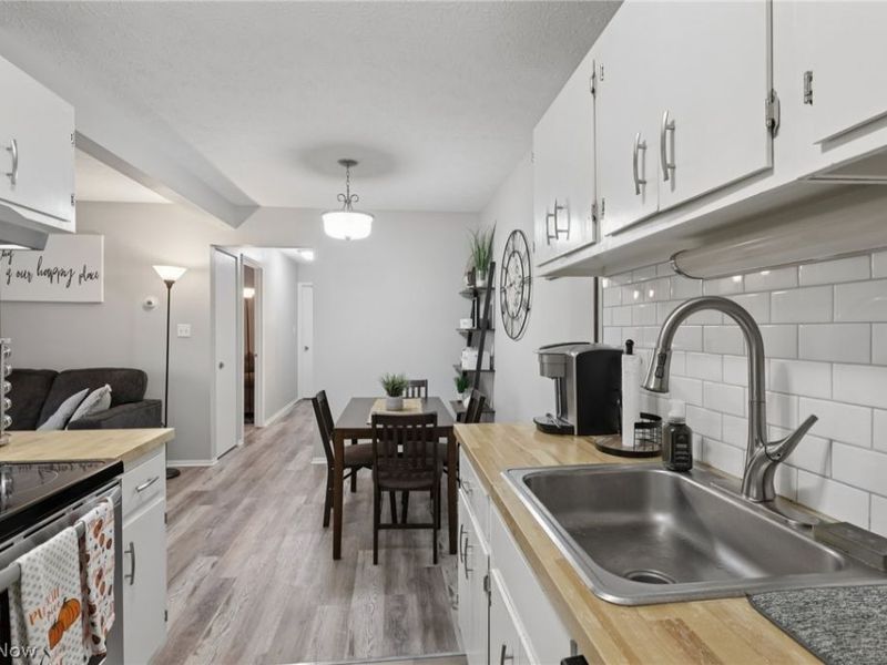 16495 Heather Lane, Unit F103, Middleburg Heights, OH 44130 Photo 13