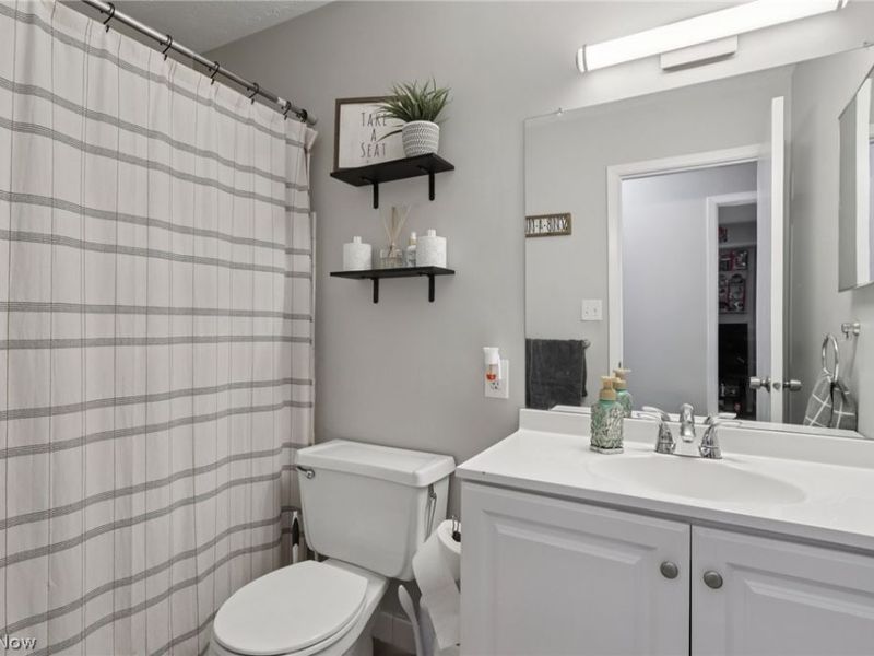 16495 Heather Lane, Unit F103, Middleburg Heights, OH 44130 Photo 18