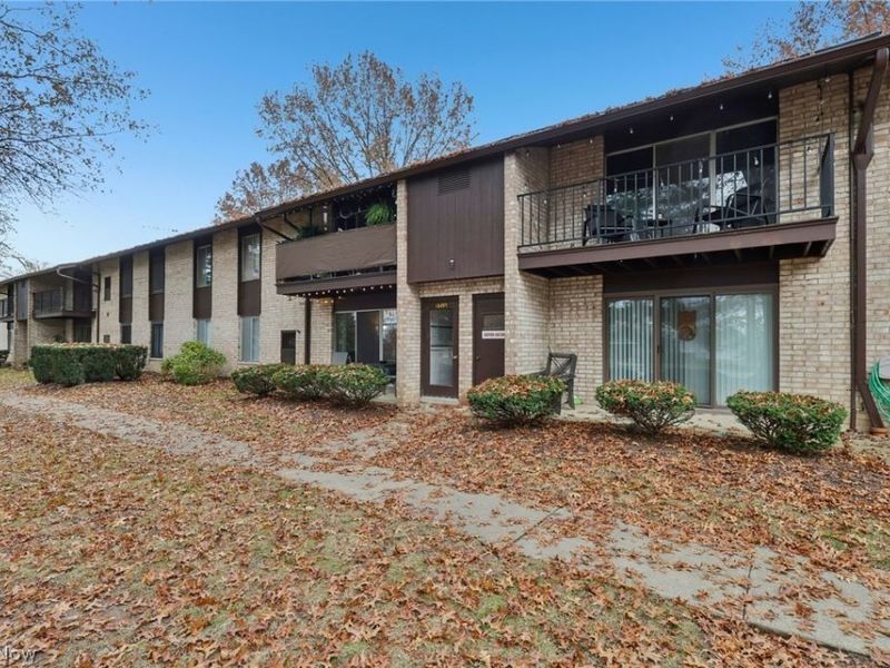 16495 Heather Lane, Unit F103, Middleburg Heights, OH 44130 Photo 2