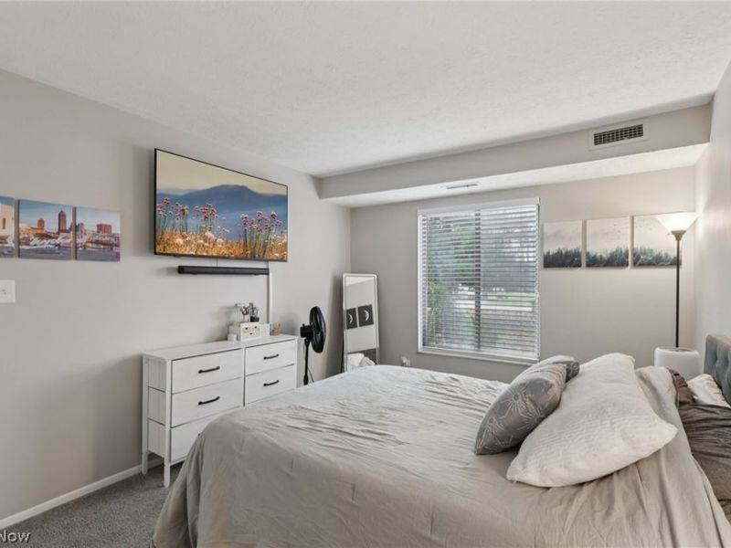 16495 Heather Lane, Unit F103, Middleburg Heights, OH 44130 Photo 21