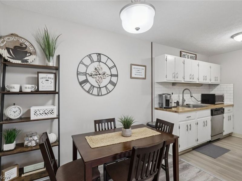 16495 Heather Lane, Unit F103, Middleburg Heights, OH 44130 Photo 8