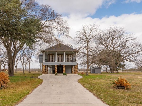 322 Lake Placid DR, Seguin, TX 78155