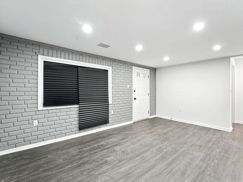 354 Fernhill Avenue, Columbus, OH 43228 Photo 4