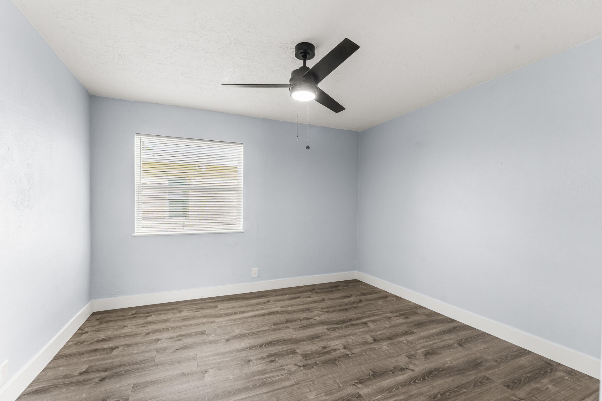 656 W 6th Street, Riviera Beach, FL 33404 Photo