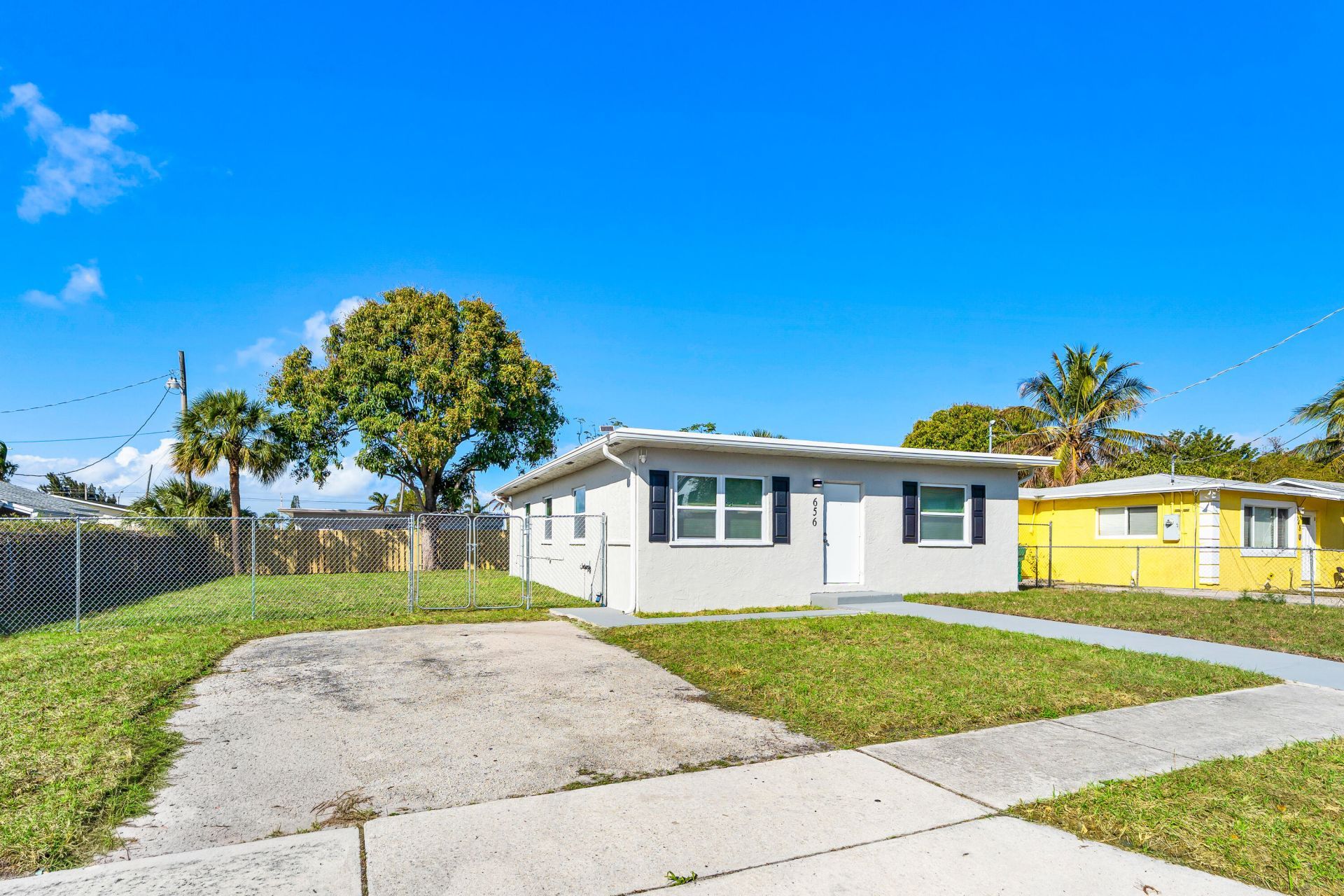656 W 6th Street, Riviera Beach, FL 33404 Photo