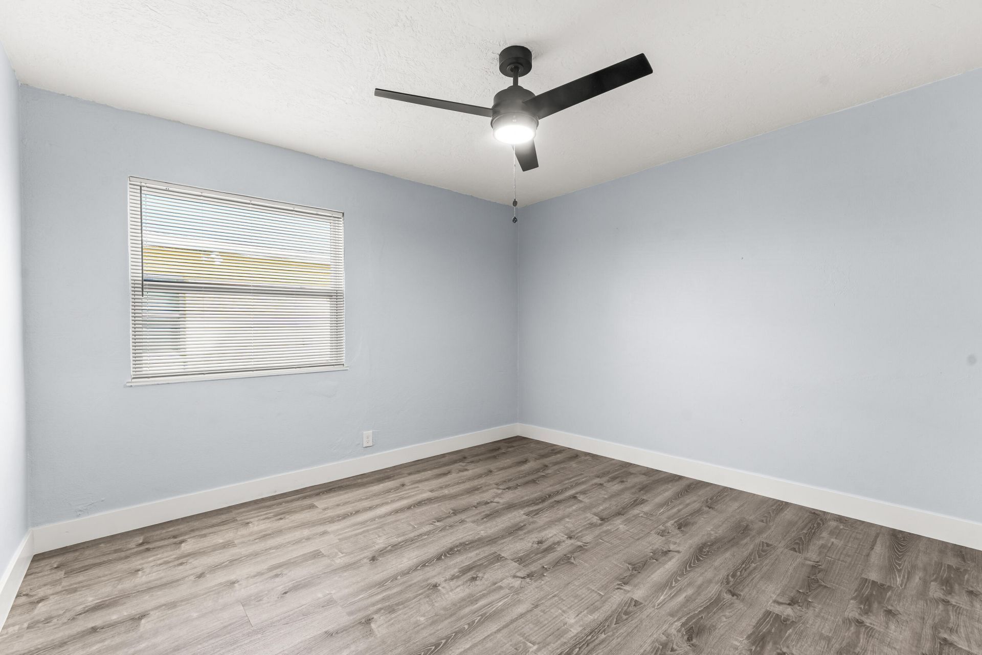 656 W 6th Street, Riviera Beach, FL 33404 Photo