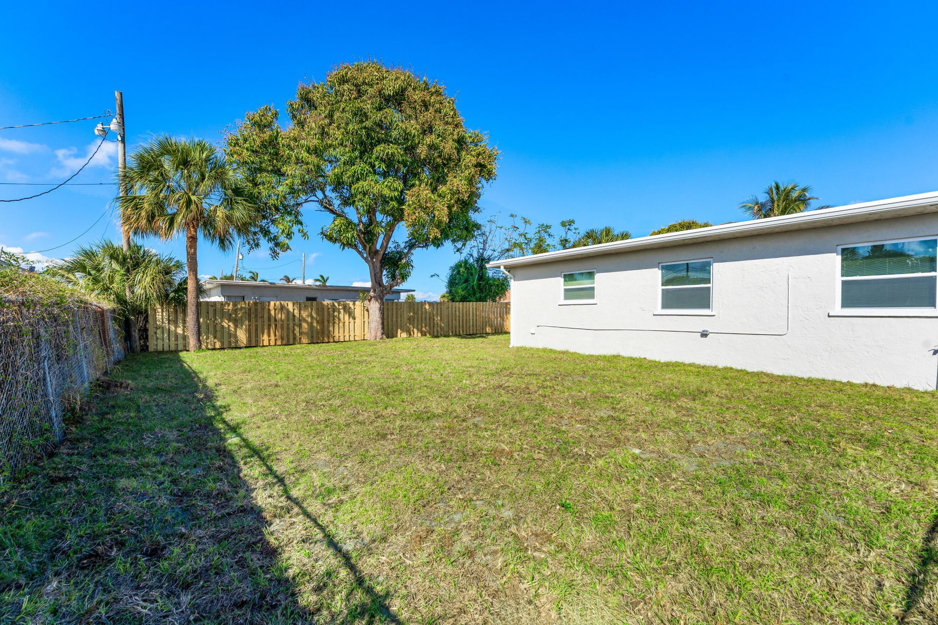 656 W 6th Street, Riviera Beach, FL 33404 Photo