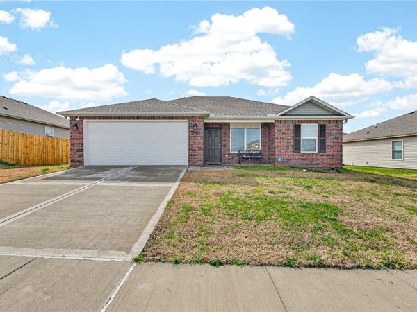 2961 W MacLaren Street, Fayetteville, AR 72704