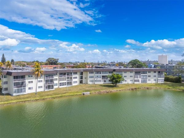 1530 NE 191st St , Unit 105, Miami, FL 33179