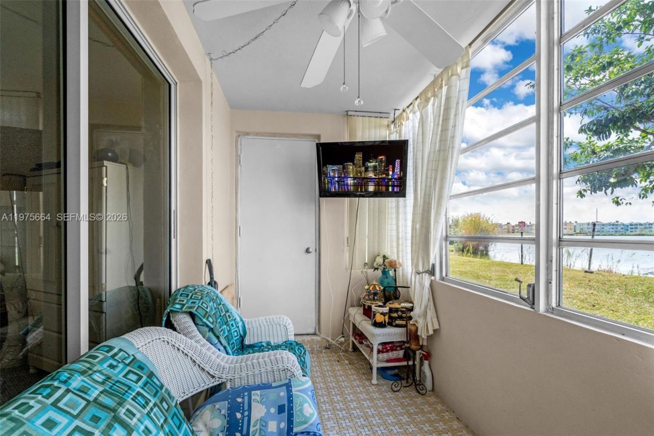 1530 NE 191st St , Unit 105, Miami, FL 33179 Photo