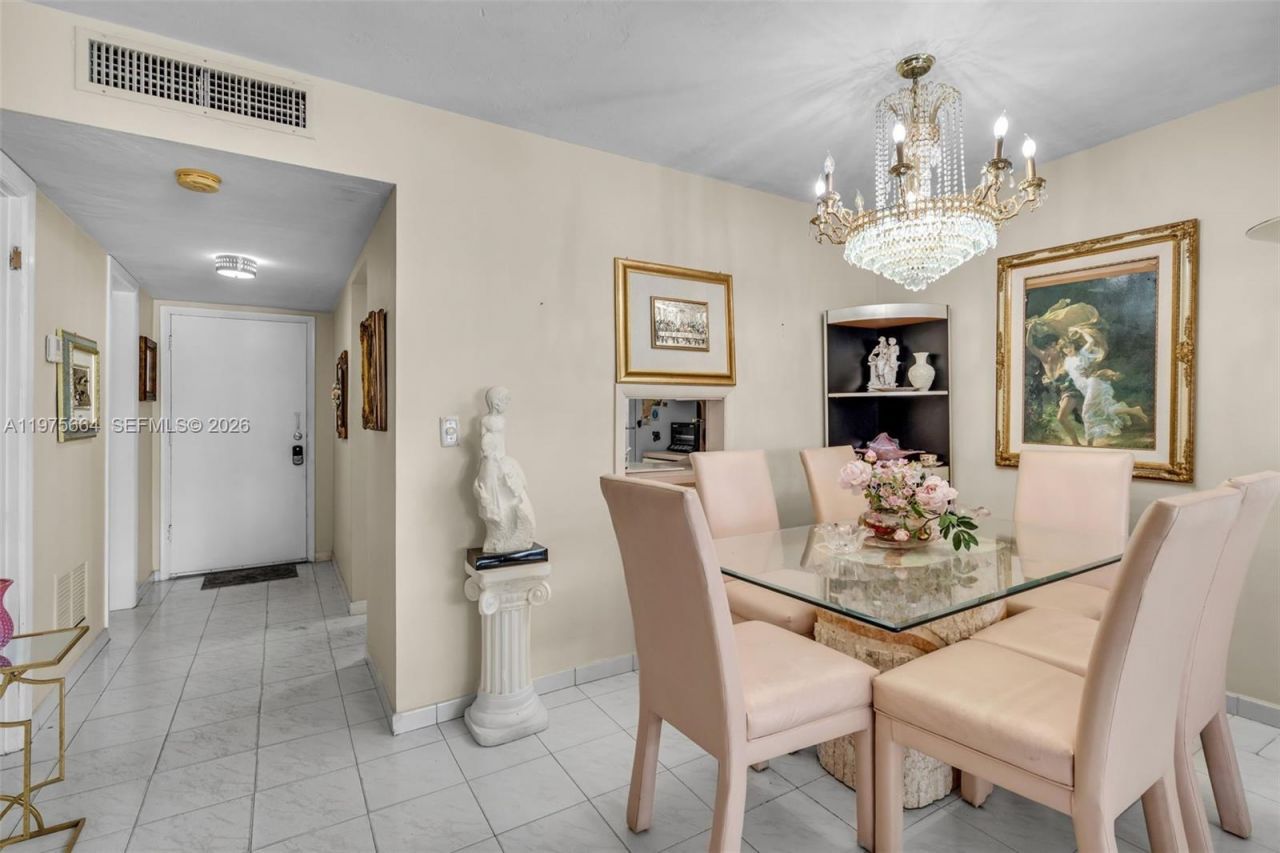 1530 NE 191st St , Unit 105, Miami, FL 33179 Photo