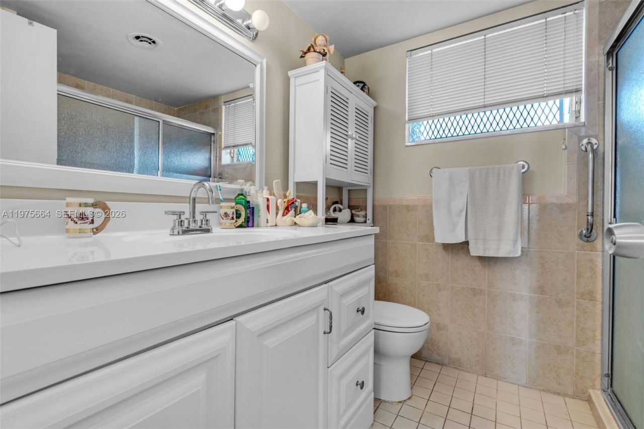 1530 NE 191st St , Unit 105, Miami, FL 33179 Photo