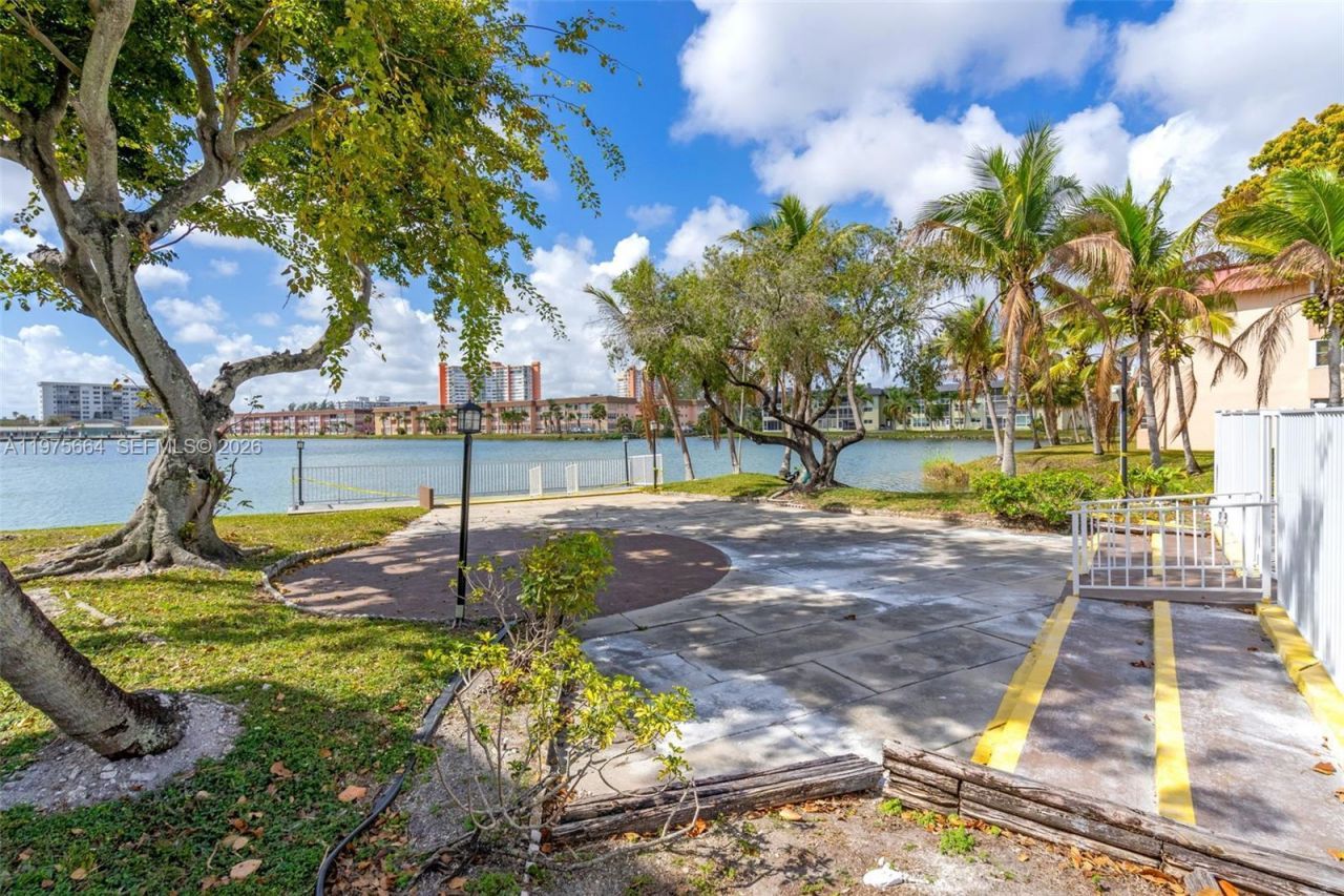 1530 NE 191st St , Unit 105, Miami, FL 33179 Photo