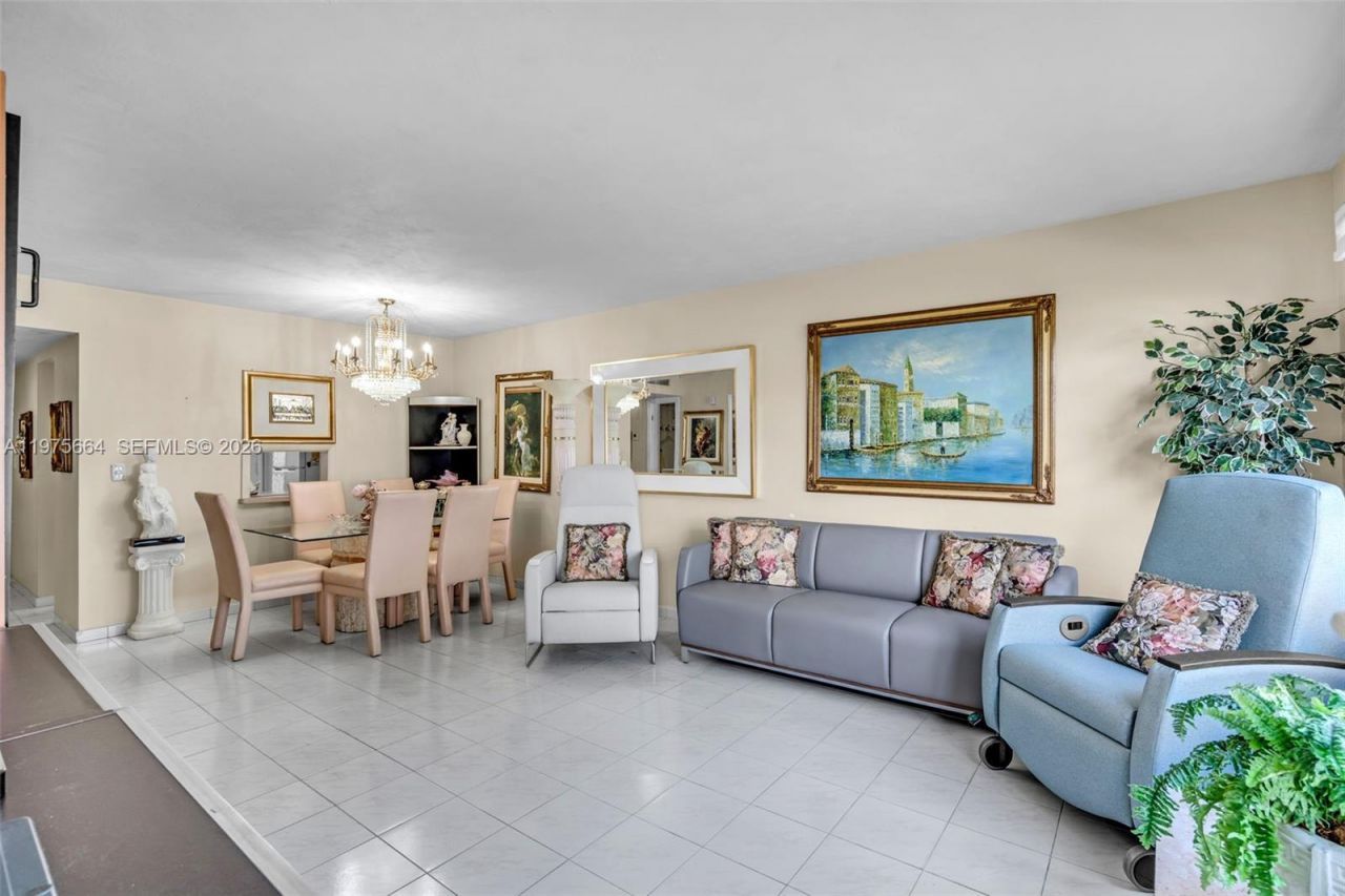 1530 NE 191st St , Unit 105, Miami, FL 33179 Photo