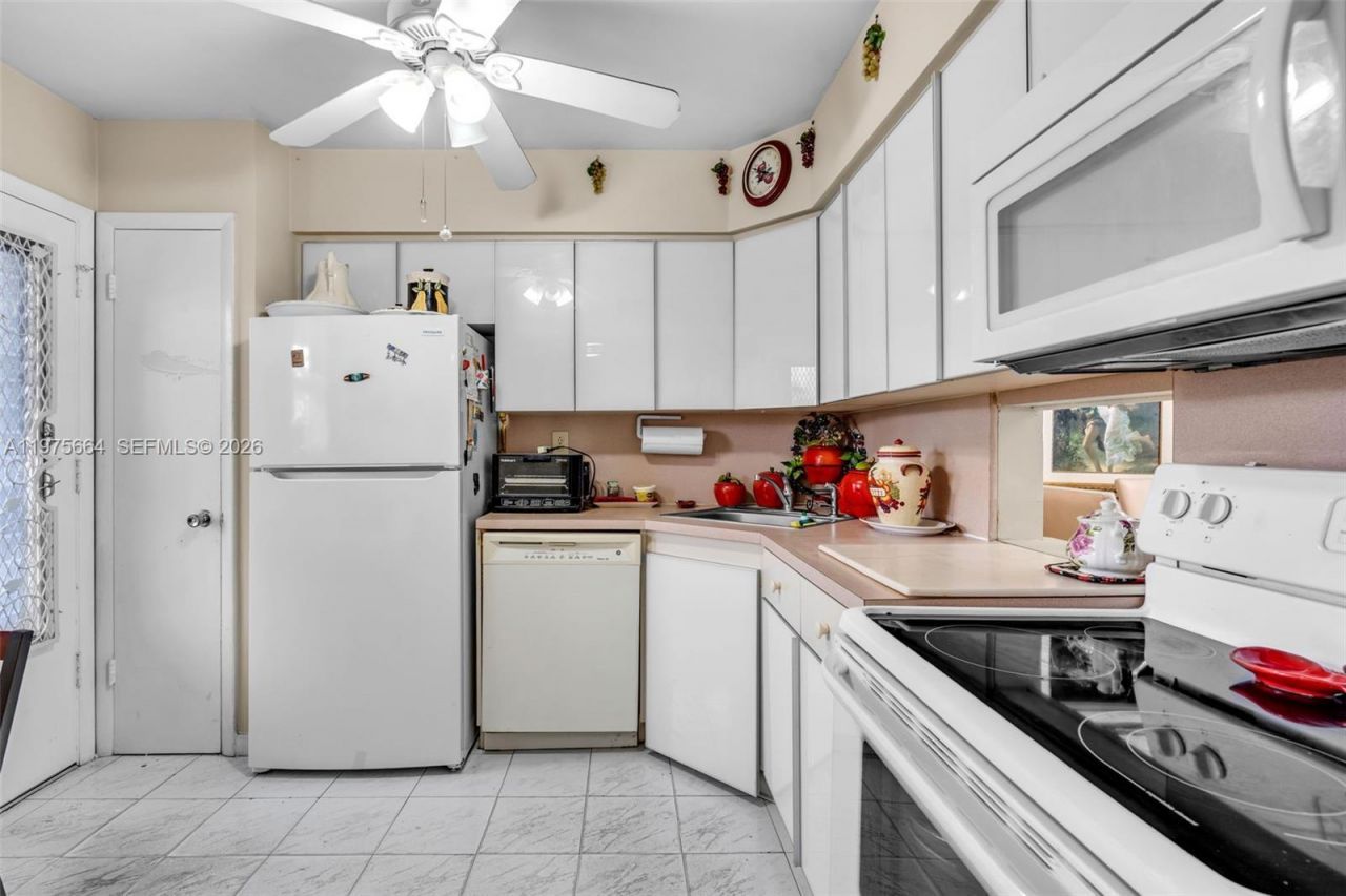 1530 NE 191st St , Unit 105, Miami, FL 33179 Photo