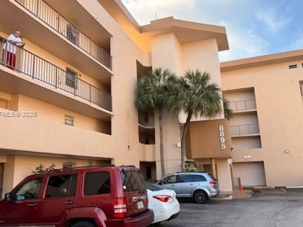 8895 Fontainebleau Blvd, Unit 111, Miami, FL 33172