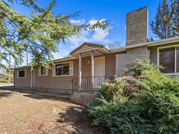 837 S Royal Avenue, Eagle Point, OR 97524