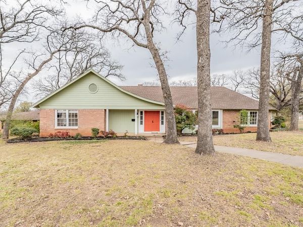 5917 Jacqueline Road , Fort Worth, TX 76112