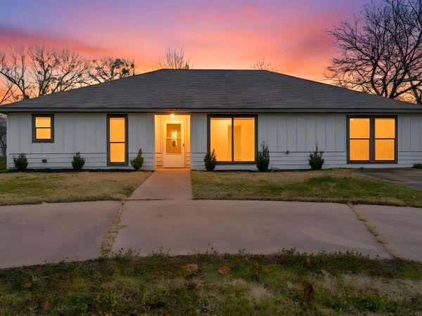 400 Baker Street, Lindale, TX 75771