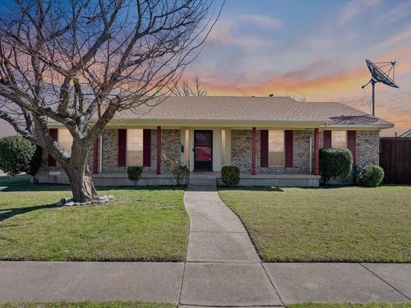 910 Bradfield Drive , Garland, TX 75042