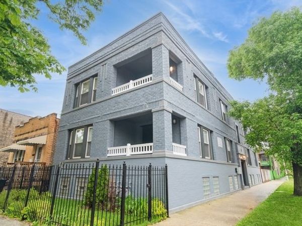 3639 W Iowa Street , Unit 2W, Chicago, IL 60651