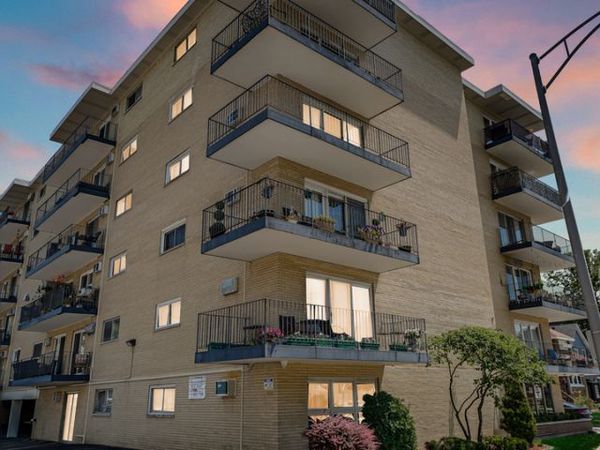 320 Circle Avenue, Unit 403, Forest Park, IL 60130