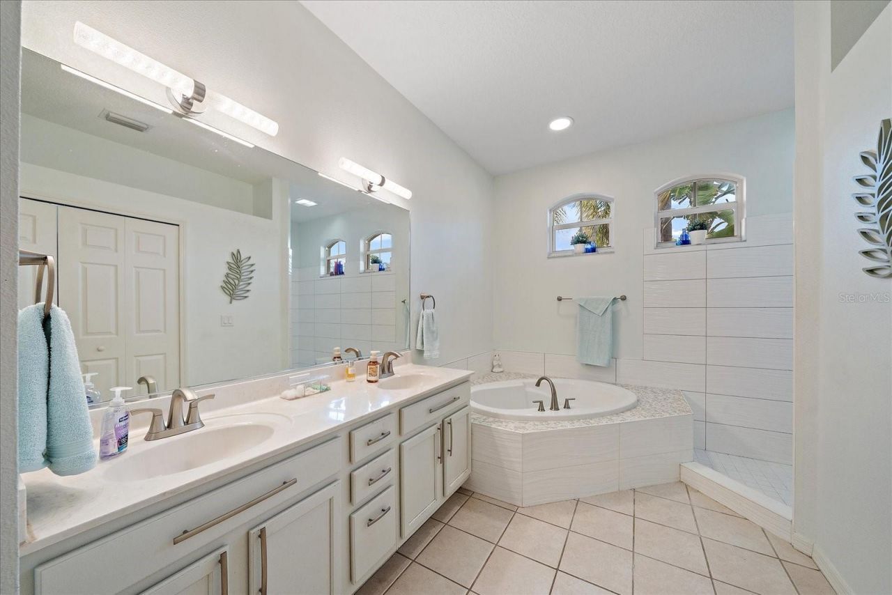 11719 Winding Woods Way, Lakewood Ranch, FL 34202 Photo