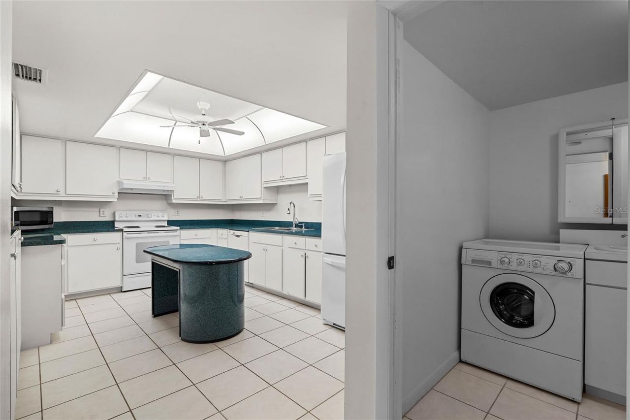 5200 Brittany Drive S, Unit 1809, Saint Petersburg, FL 33715 Photo