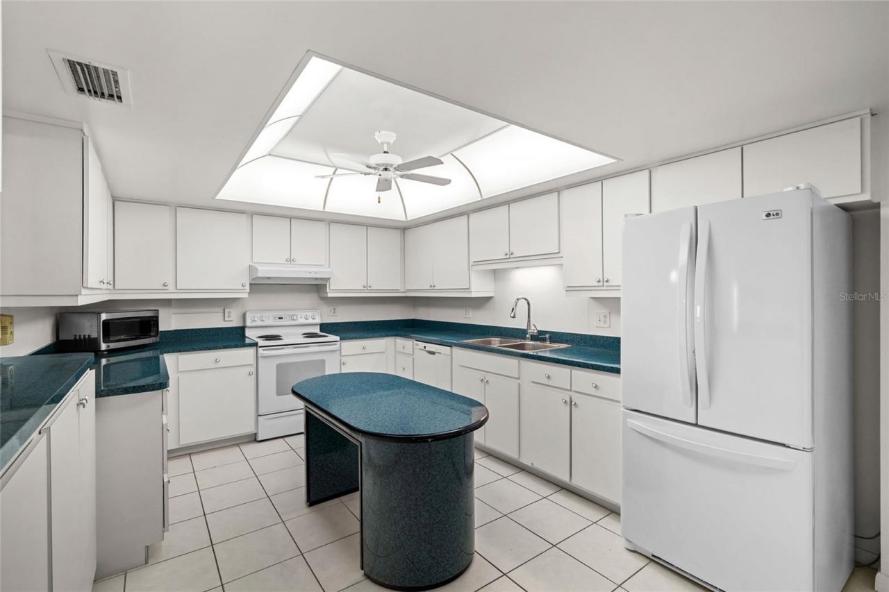 5200 Brittany Drive S, Unit 1809, Saint Petersburg, FL 33715 Photo