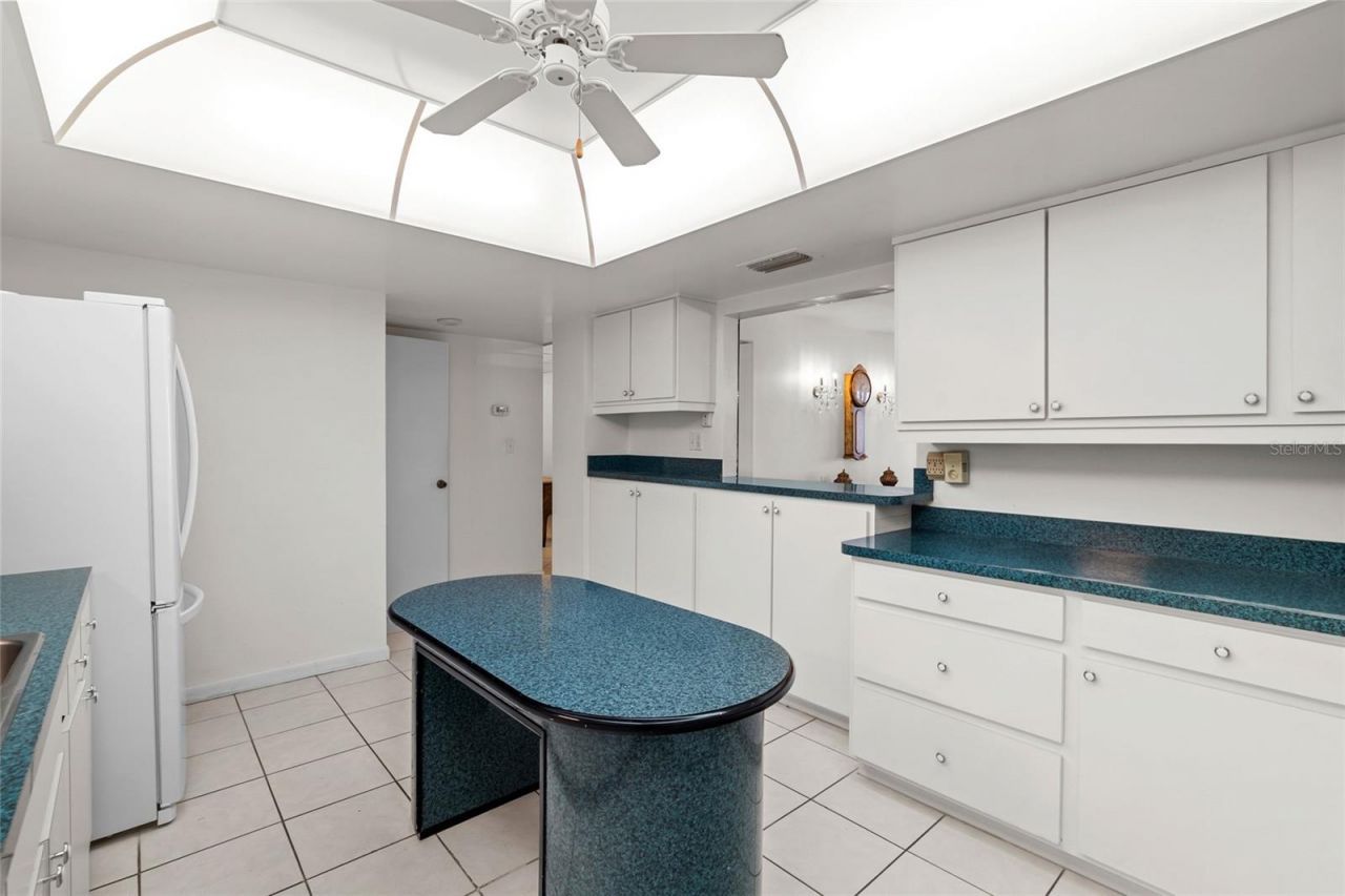 5200 Brittany Drive S, Unit 1809, Saint Petersburg, FL 33715 Photo