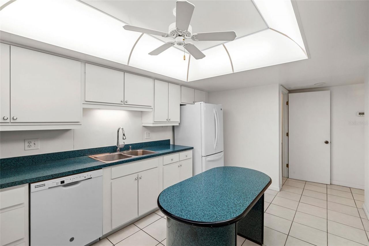 5200 Brittany Drive S, Unit 1809, Saint Petersburg, FL 33715 Photo